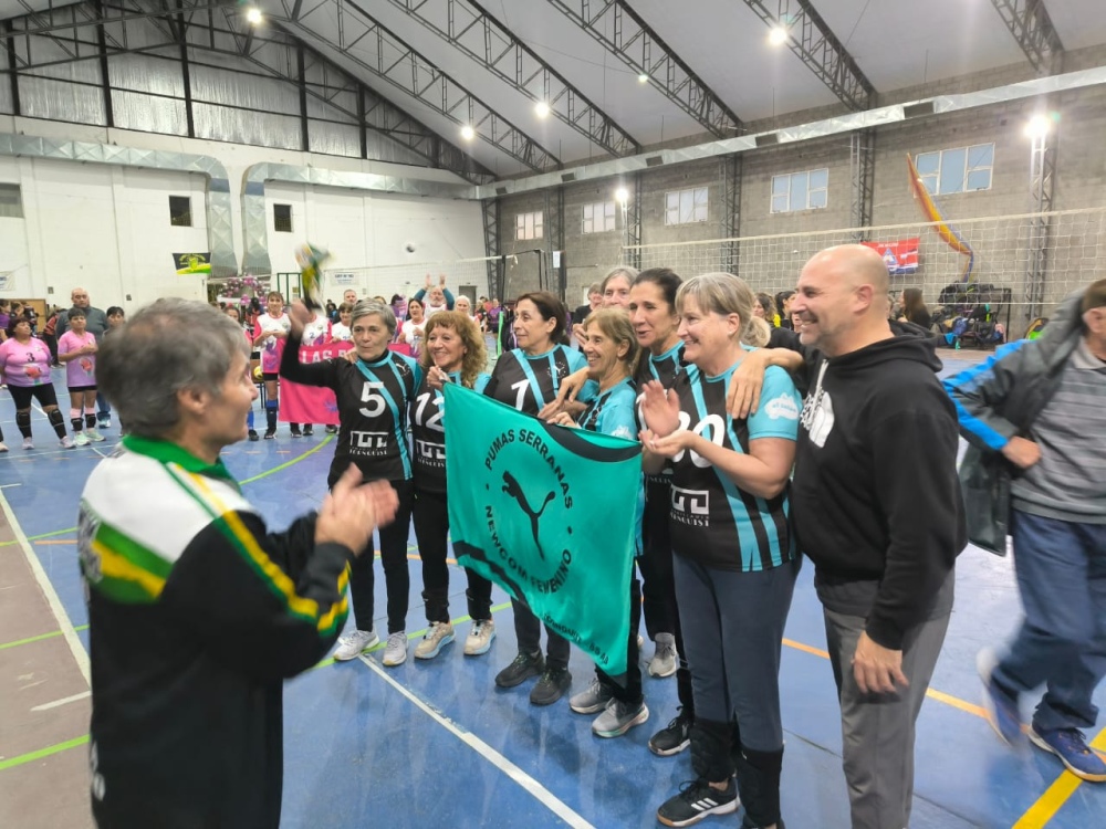 Las Pumas Serranas subieron al podio en un exigente torneo nacional de newcom