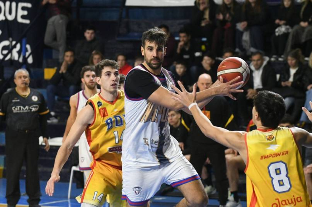 Con un trabajo solido de Ramiro Heinrich, Naposta volvió a ganar y se adelantó 2-1 en la final de la LBB Oro