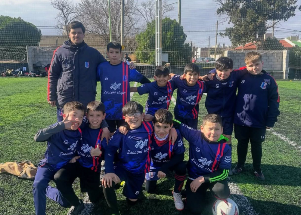 Encuentro de fútbol infantil en Bahía Blanca: La Escuelita Azulgrana dijo presente en Tiro Federal