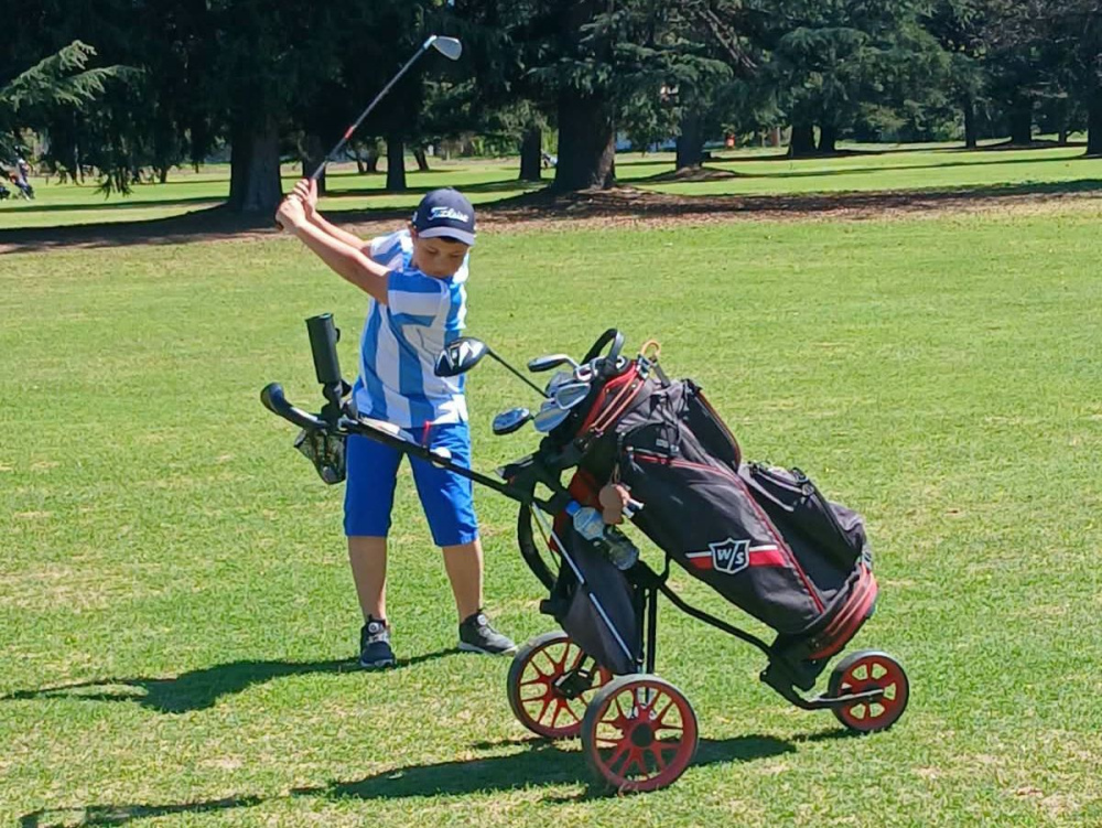 Golf: Tobías García se subió al podio en un torneo de la Federación