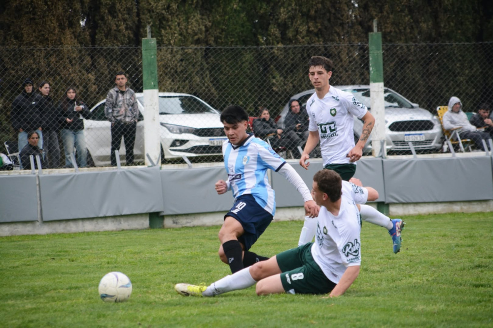 Liga Regional de Futbol: Automoto goleó en Guaminí y Unión cayó en Tornquist (62 fotos)