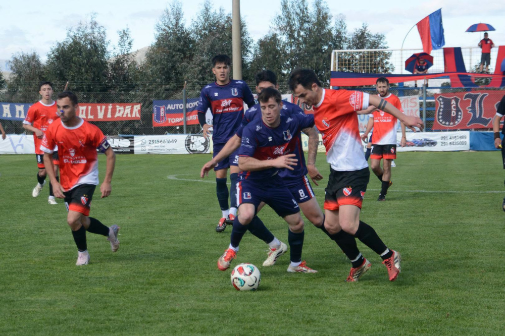 Liga Regional de Futbol: Hubo derrota para los elencos de Tornquist en primera division (85 fotos)