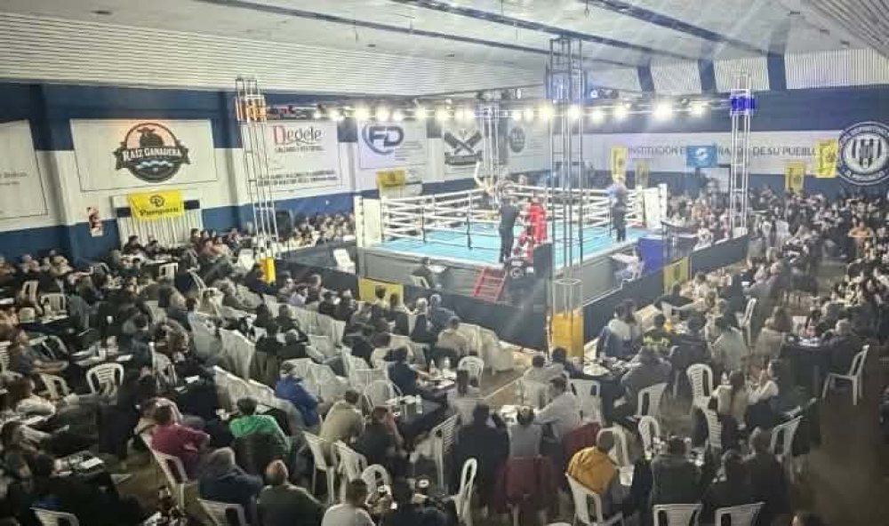 Gran festival de boxeo en Pueblo Santa María: Destacada participacion de Aaron Sanabria y Julián Iriarte