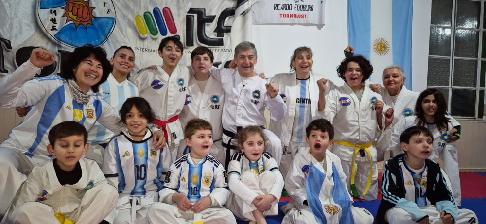 Practicantes de taekwondo rendirán examen para cambiar de cinturón