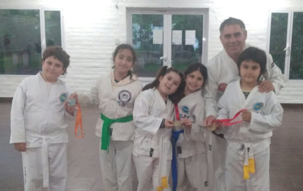 Destacada actuación de taekwondistas de Sierra en Bahía Blanca
