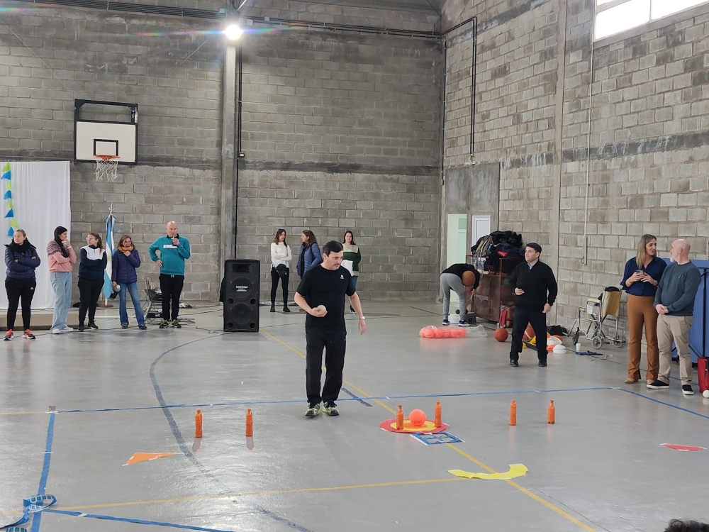 Profesores del CEF N° 195 fueron invitados a una capacitación sobre ”Juegos y deportes adaptados”