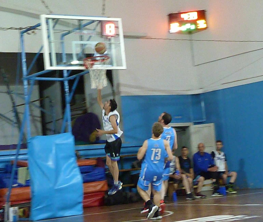 Tornquist Básquet no pudo ante LN Alem pero igualmente consiguió clasificar a las semifinales del Torneo Regional Formativo