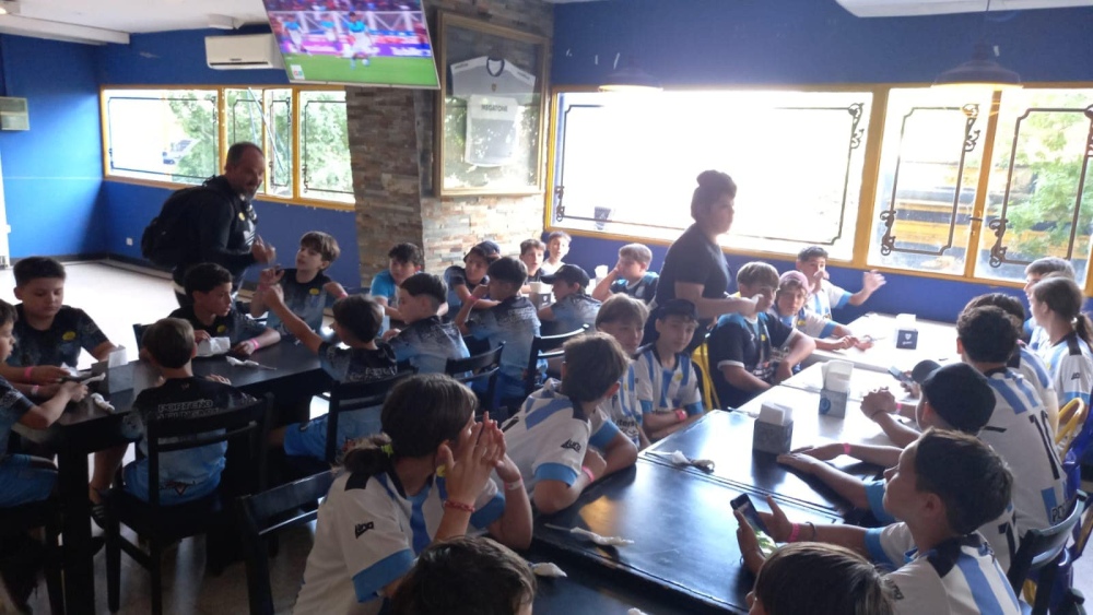 Integrantes de las inferiores del Club Porteño de Saldungaray realizan diferentes actividades en la Ciudad de Buenos Aires