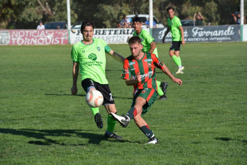 Liga Regional de Fútbol: Los equipos de Tornquist no pudieron ante rivales suarenses (89 fotos)