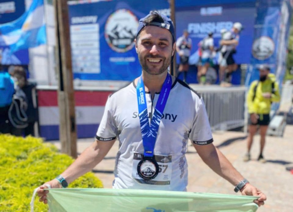 Matías Fernández, integrante del equipo Running Sierra, completó con éxito El Cruce Saucony