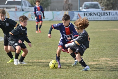 Liga Regional de F&uacute;tbol: Todo sigue igual en lo m&aacute;s alto del campeonato de inferiores (22 fotos)