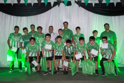 En una noche especial, el Club Uni&oacute;n despidi&oacute; el a&ntilde;o de f&uacute;tbol menor y escuelita (111 fotos)