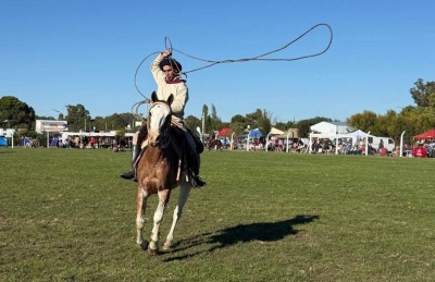 Se llev&oacute; a cabo la 16&deg; del Festival de Folklore, Pialada y Jineteada en Tres Picos