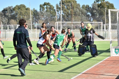 Hockey del Sudoeste: Repartieron triunfos en el cl&aacute;sico del distrito (30 fotos)