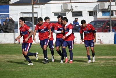 Liga Regional de Futbol: Goleada de Automoto como local e igualdad de Uni&oacute;n visitando a Tiro Federal de Puan (97 fotos)