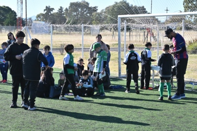 Aprovechando el feriado, el Club Unión llevo a cabo una jornada recreativa para toda la familia (40 fotos)