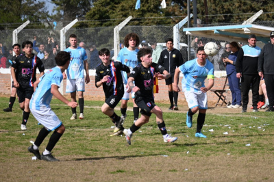 Liga Dorreguense: En Sub 25, Porte&ntilde;o de Saldungaray goleo 3 a 0 a Atletico Ventana (45 fotos)