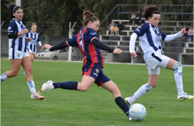 Liga Regional de F&uacute;tbol: Club Sarmiento gan&oacute; el cl&aacute;sico de Primera femenina y alcanz&oacute; a Comercio en la punta de la zona &ldquo;A&rdquo;