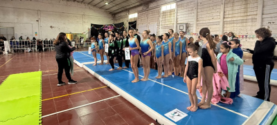 Saldungaray recibi&oacute; a 150 gimnastas en su torneo anual