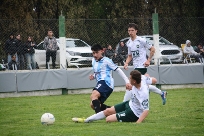 Liga Regional de Futbol: Automoto gole&oacute; en Guamin&iacute; y Uni&oacute;n cay&oacute; en Tornquist (62 fotos)
