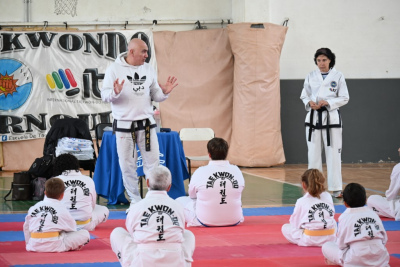 Gran examen de graduaci&oacute;n de taekwondo en Tornquist: Esfuerzo, dedicaci&oacute;n y nuevos cinturones (44 fotos + video)