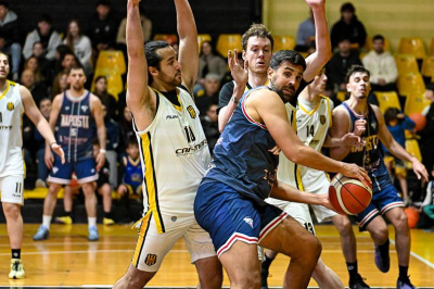 Ramiro Heinrich fue clave en el triunfo de Napost&aacute; ante Olimpo por la Liga Bahiense de B&aacute;squetbol