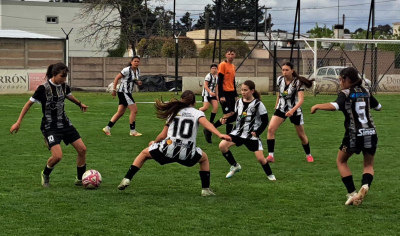 LRF: Blanco y Negro sigue l&iacute;der e invicto en Sub 15 femenina