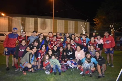 Las chicas de Automoto, subcampeonas en Pig&uuml;&eacute;