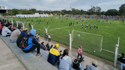 Uni&oacute;n y Automoto formaron parte de un encuentro de escuelitas de f&uacute;tbol organizado por Pe&ntilde;arol de Pig&uuml;&eacute;
