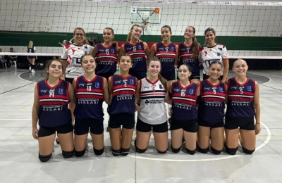 Las chicas del Automoto V&oacute;ley debutaron en el torneo bahiense