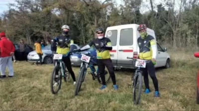Integrantes de la Agrupaci&oacute;n Ciclistas de Saldungaray participaron del rural bike del Ciclys Club de Coronel Pringles