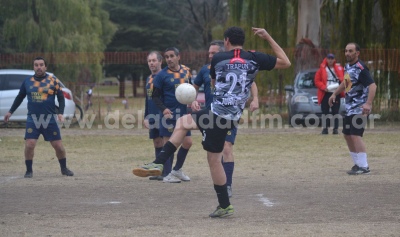 Locos x el Futbol: El duelo tornquistense fue para Carnes del Sudoeste & Carnicer&iacute;a Trapun