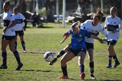 Liga Regional de F&uacute;tbol: El Clausura de Primera femenino marcha en quinta