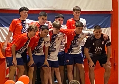 Atl&eacute;tico Ventana present&oacute; las camisetas de f&uacute;tbol y newcom en su sede social de Valle Hermoso
