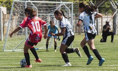 LRF/Sub 15 femenino: Gan&oacute; Blanco y Negro y el t&iacute;tulo se define en la &uacute;ltima fecha