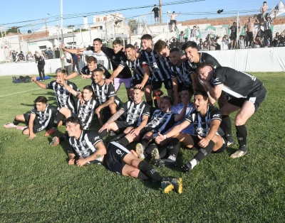 Liga del Sur: Liniers, con "Manu" Abregu como titular, super&oacute; a Bella Vista en la final del playoffs y forz&oacute; a un partido extra