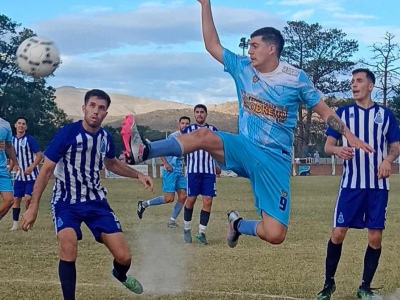 Con "Nico" Restivo imparable: Porte&ntilde;o debuto como local y goleo a San Martin de Coronel Dorrego