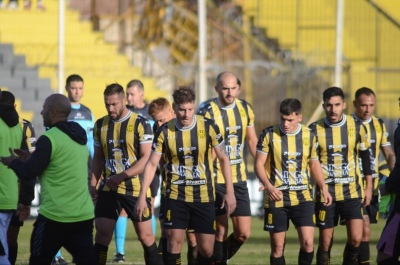 Federal A: Olimpo, con minutos en cancha de Vila, se dividi&oacute; en dos y sum&oacute; un punto con sabor a poco ante Cipolletti