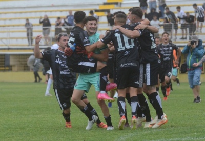 Liniers, con "Manu" Abregu, es el merecido campe&oacute;n 2024 de la Liga del Sur