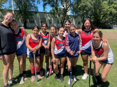 Hockey del Sudoeste: Las formativas de Atl&eacute;tico Ventana participaron del cierre de a&ntilde;o en Coronel Suarez