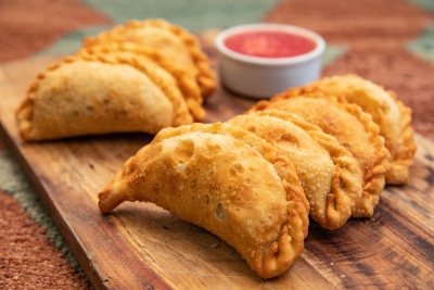 Venta de empanadas del 25 de mayo a cargo del f&uacute;tbol femenino del Club A. Ventana