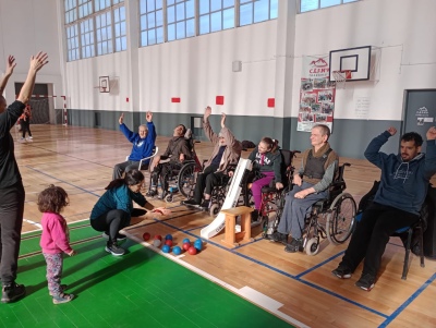 Hubo un encuentro recreativo de boccia - newcom en el gimnasio municipal Eva Per&oacute;n (19 fotos)