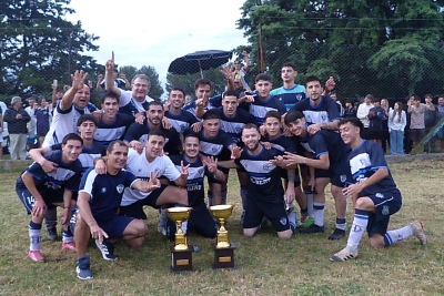 Liga de Pringles: Almaceneros, el campe&oacute;n del a&ntilde;o en primera division