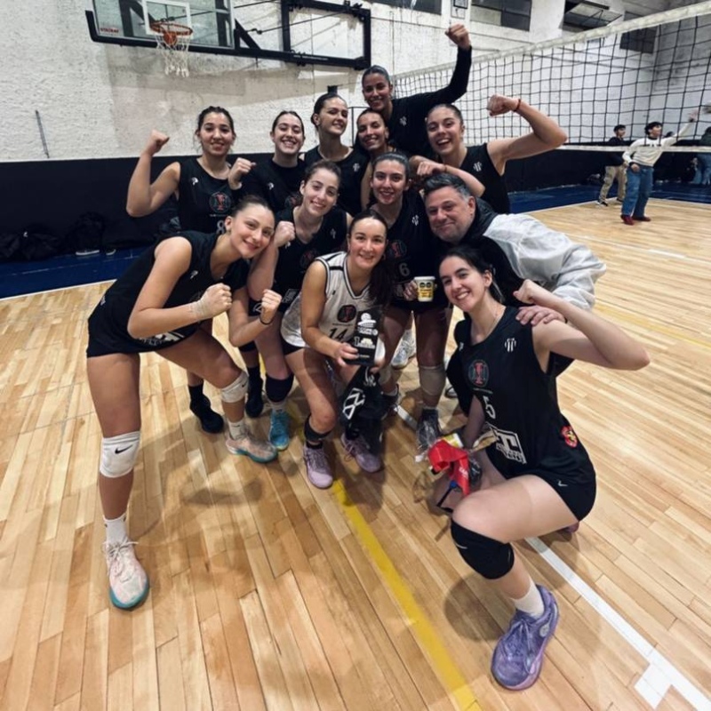 V&oacute;leibol: En la capital del cemento, Liniers edific&oacute; un hist&oacute;rico doble t&iacute;tulo con jugadores del distrito