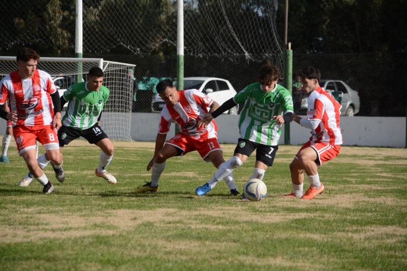 Liga Regional de Futbol: Uni&oacute;n no pudo en casa con San Martin (C) y Automoto dejo sin invicto a Racing Club (98 fotos)