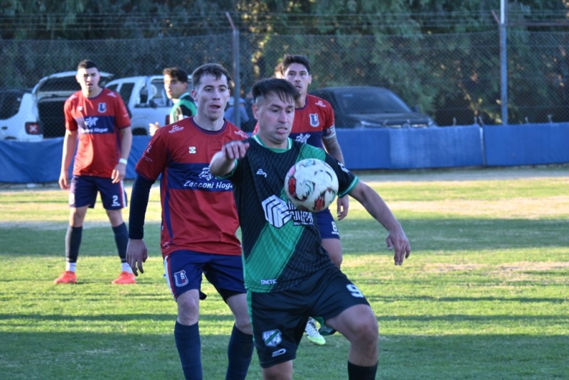 Liga Regional de Futbol: Victoria de Automoto y ca&iacute;da de Uni&oacute;n ante los equipos de Guamini (97 fotos)