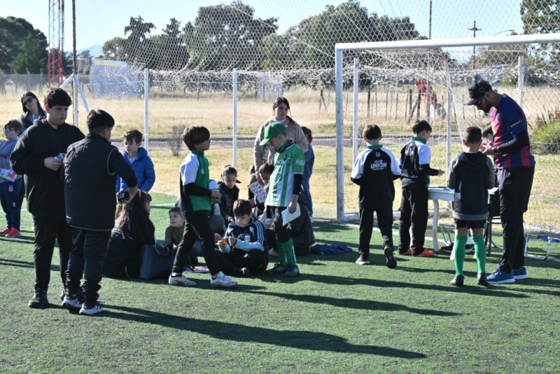 Aprovechando el feriado, el Club Uni&oacute;n llevo a cabo una jornada recreativa para toda la familia (40 fotos)