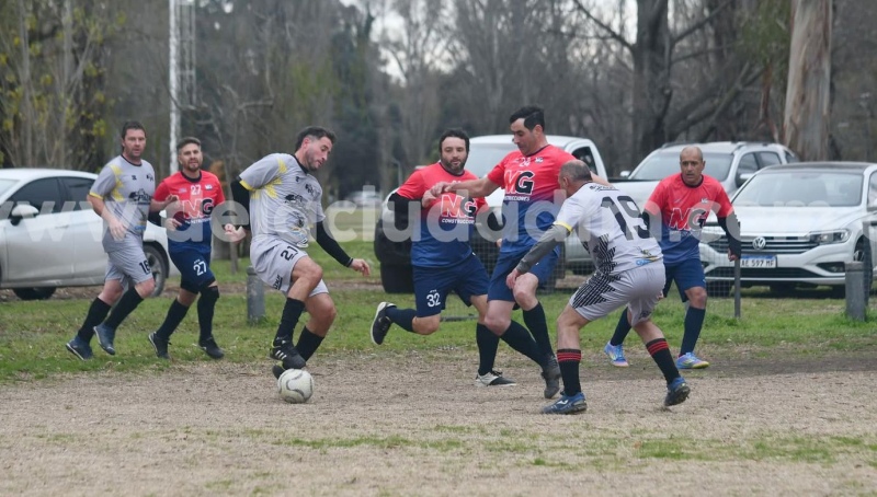 Locos x el Futbol: Excavaciones Paqui cayo ante el puntero e invicto MG Construcciones