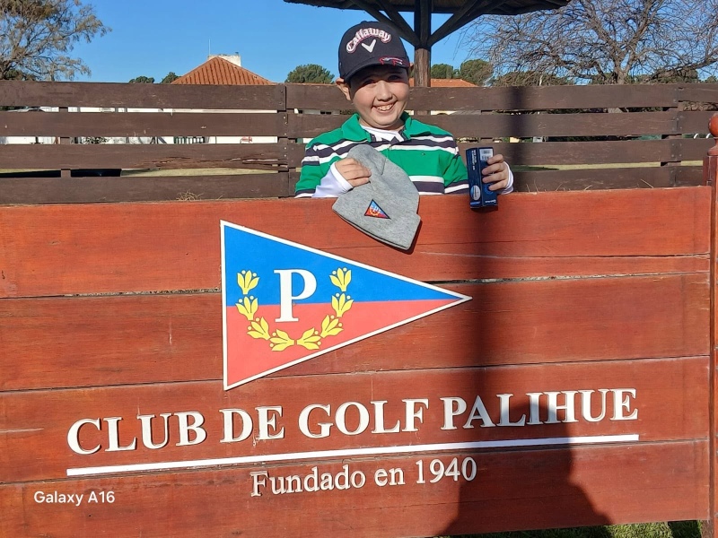 El serrano Tob&iacute;as Garc&iacute;a volvi&oacute; a destacarse en el golf juvenil