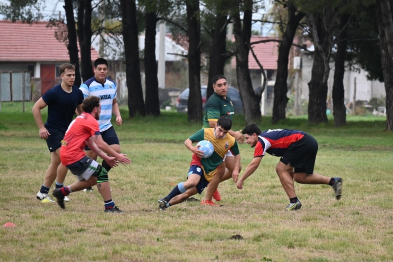 Integrantes de Tornquist Rugby compartieron un entrenamiento junto a sus pares del Club El Nacional de Bahia Blanca (40 fotos